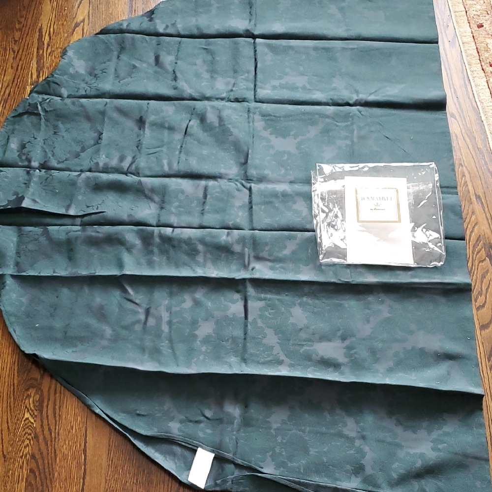 Dark Green Floral Jacquard Tablecloth